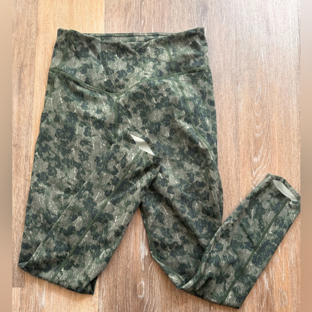 Zella green pattern 7/8 length leggings size small
